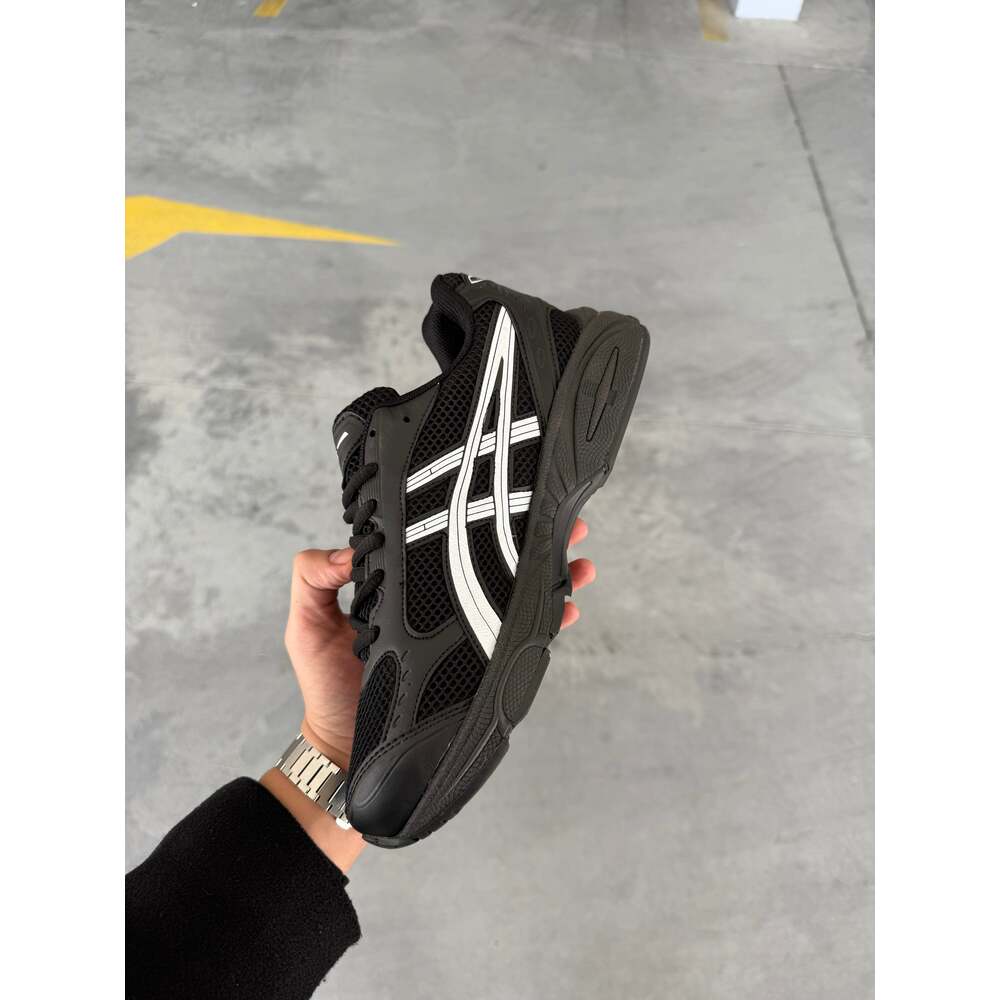Asic Siyah