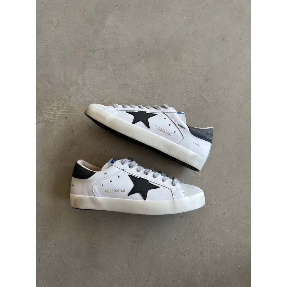 Golden Goose Beyaz Siyah Detay