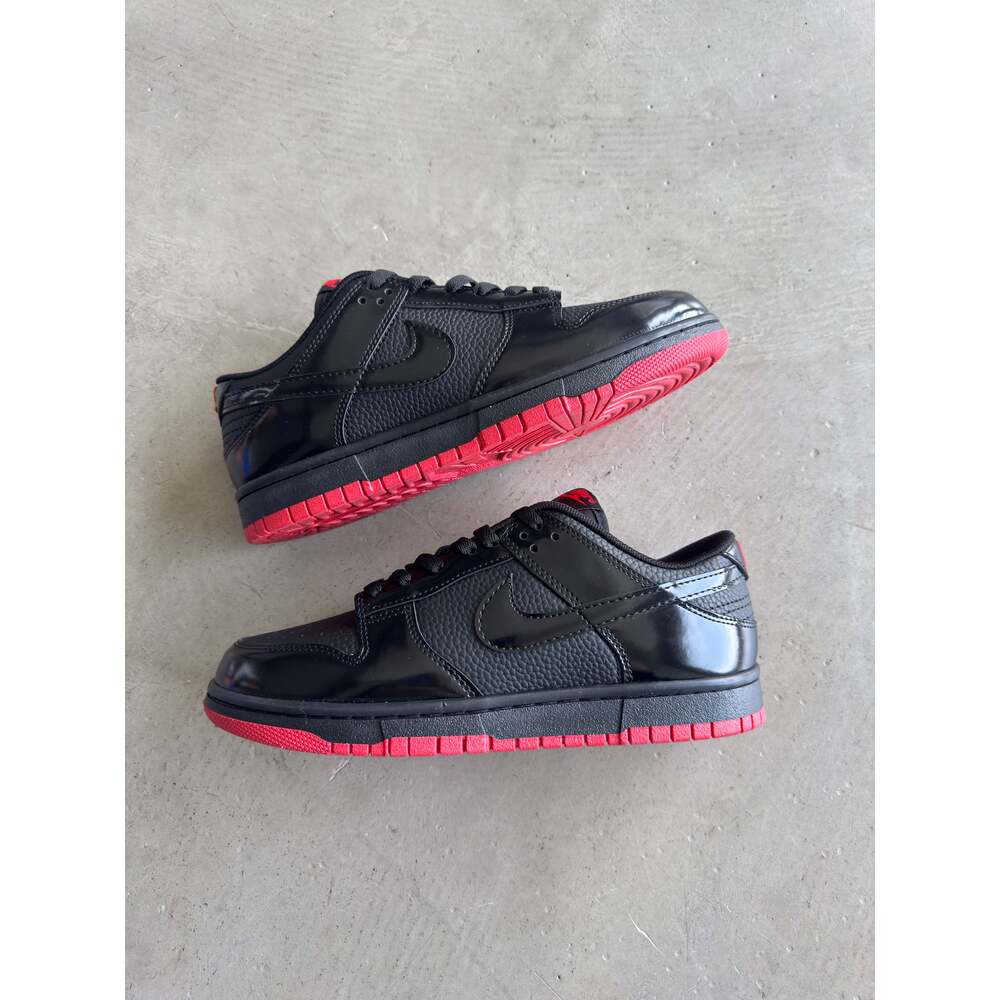 Nike Siyah Kırmızı Taban